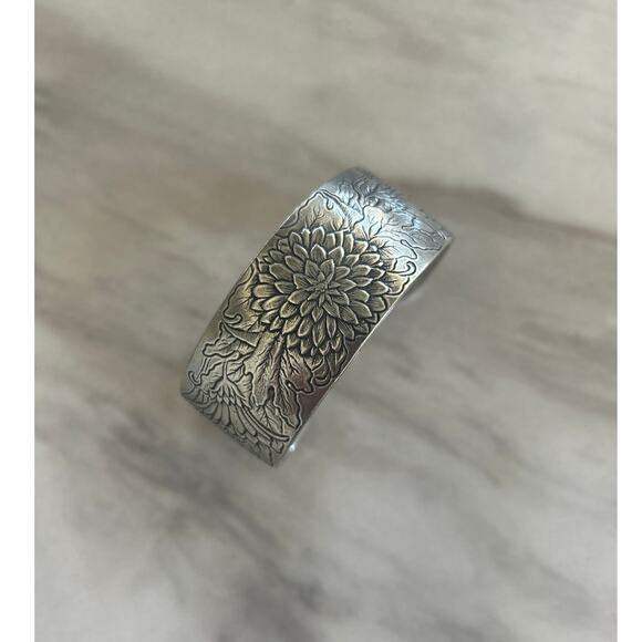 Salisbury Pewter Birth Month November Chrysanthemum Bangle Bracelet - Picture 2 of 10